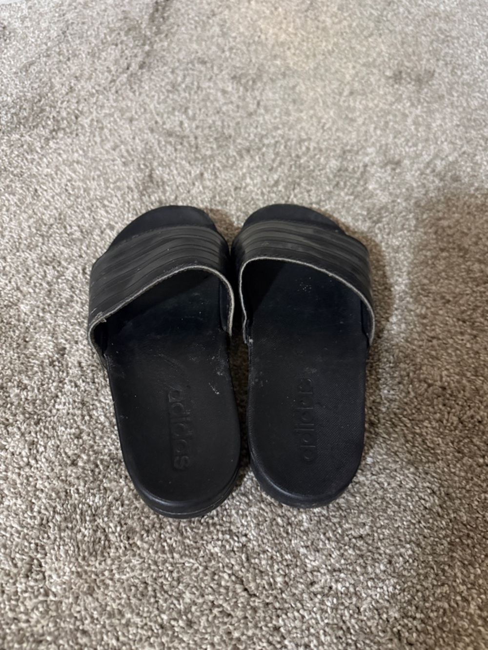 🎁free with any purchase ! adidas Black Slide Sandals with Textured Strap